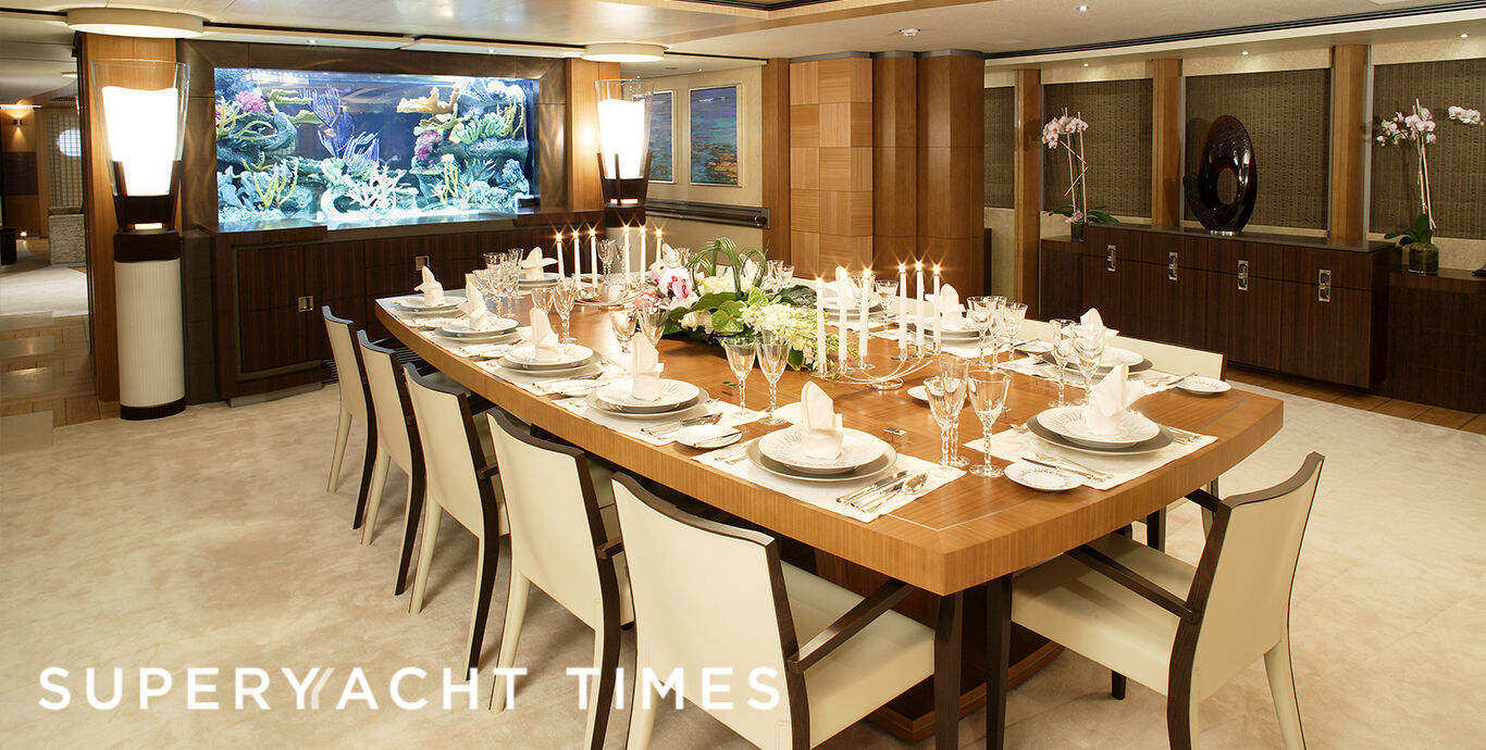 Wheels yacht dining table