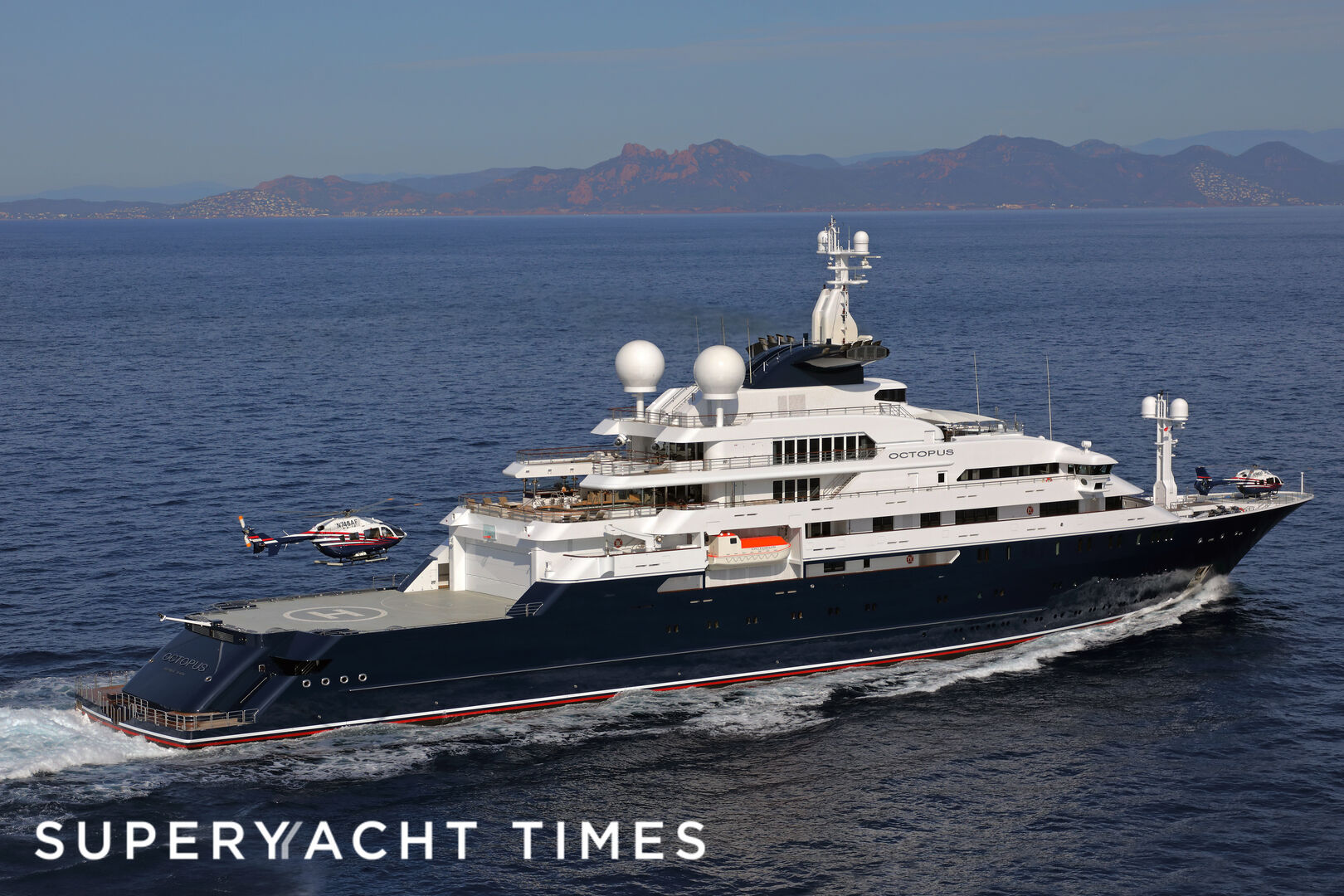 Octopus yacht cruising