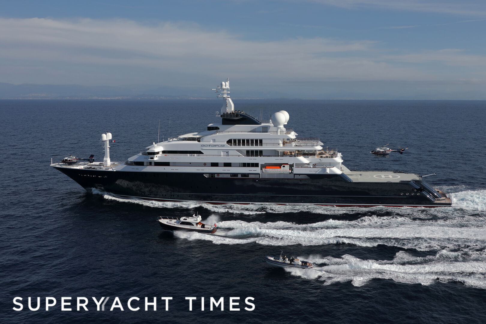 Octopus yacht cruising