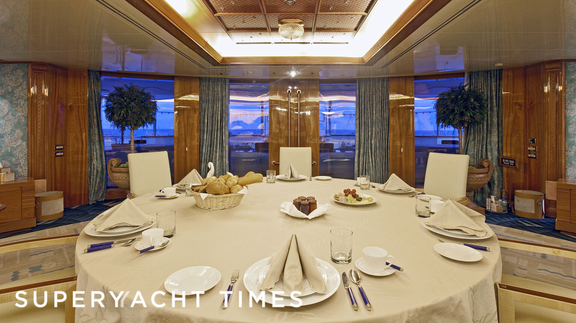 Lady Moura yacht lounge