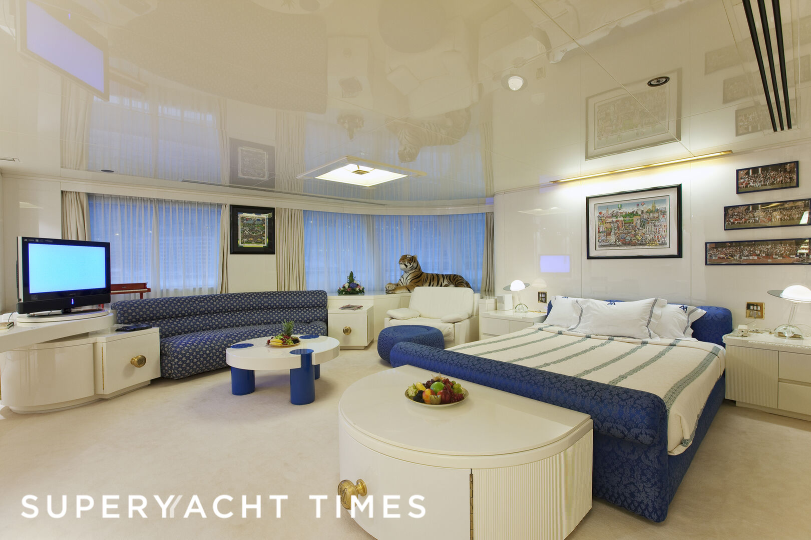 Lady Moura yacht stateroom