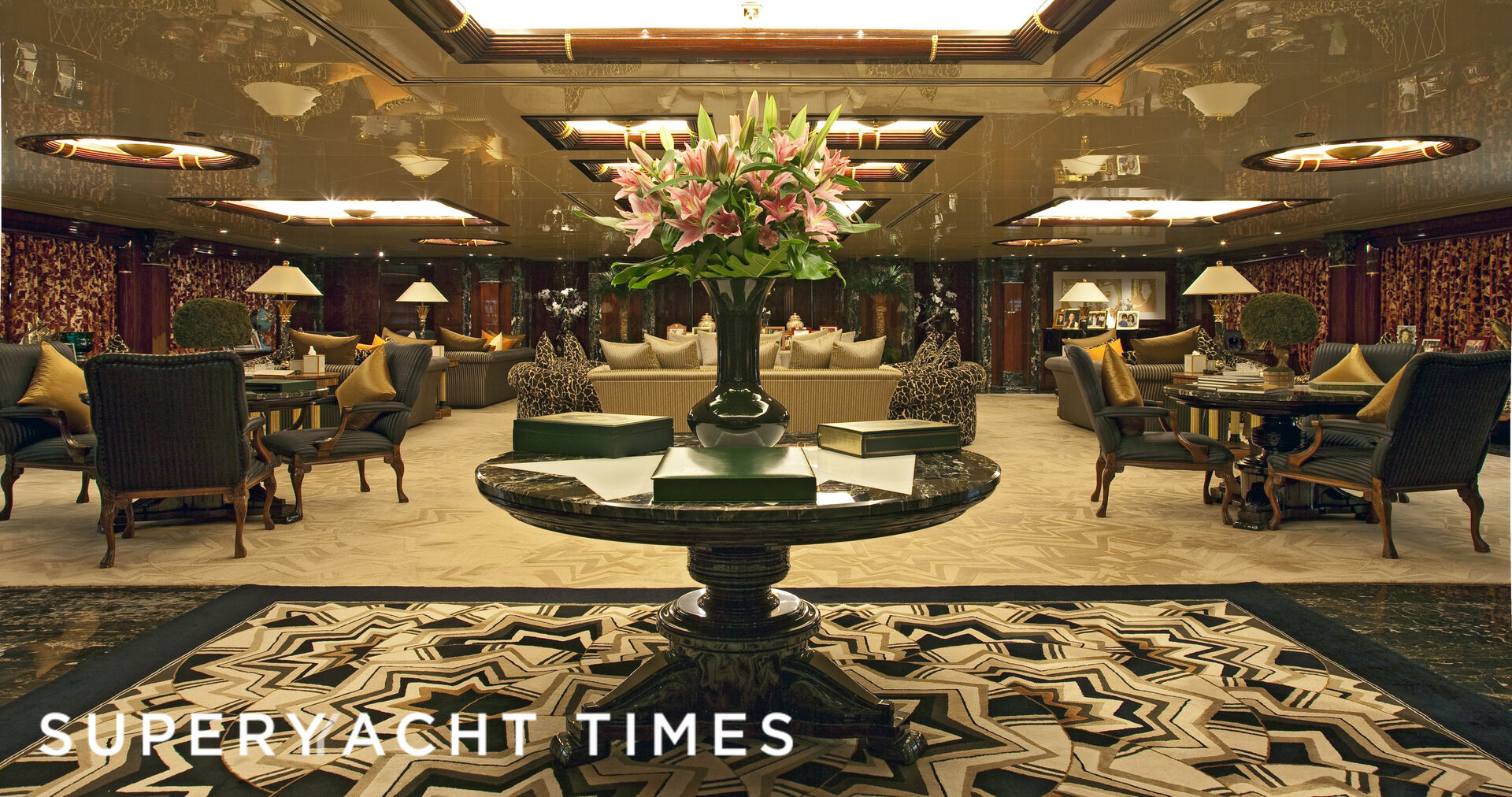 Lady Moura yacht lounge
