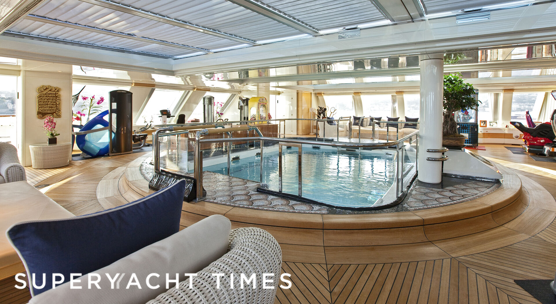 Lady Moura yacht pool