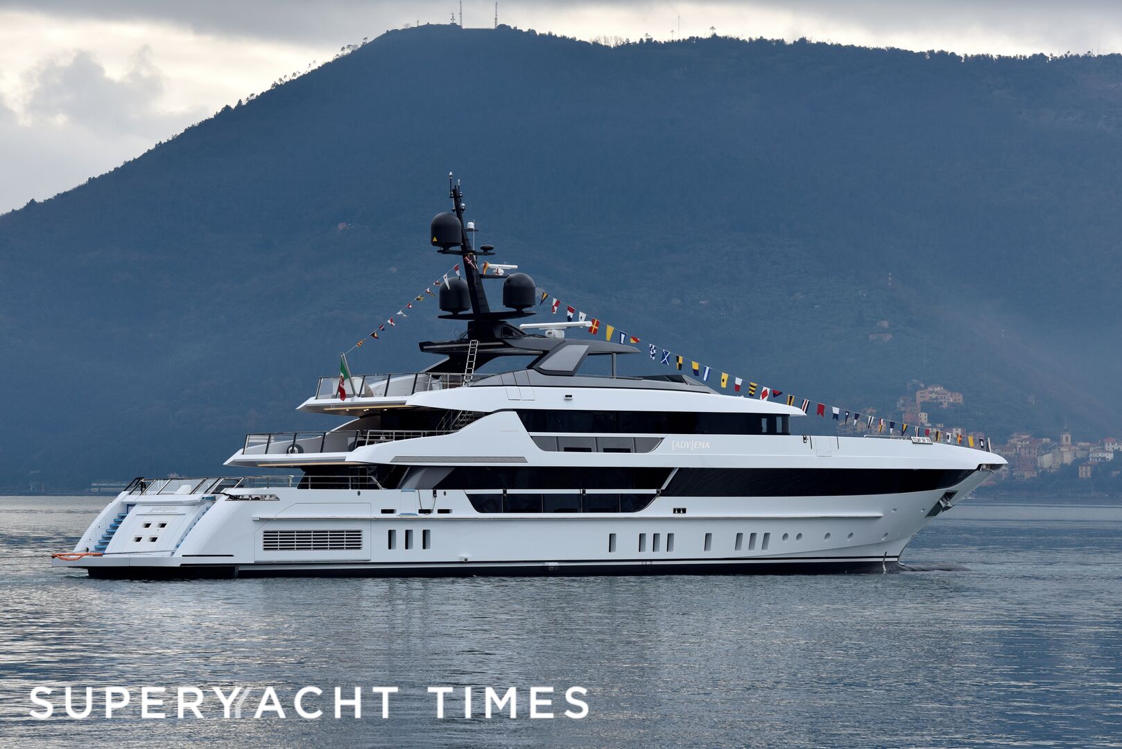Fourth Sanlorenzo 52 Steel Lady Lena launched