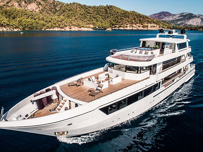 Adamaris yacht exterior