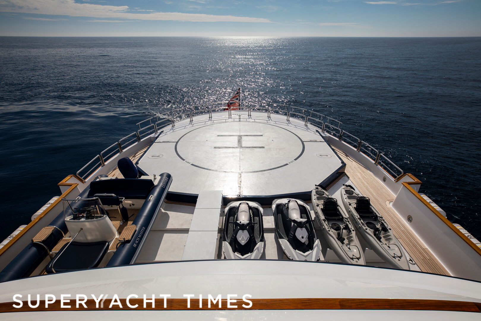 Leander G yacht helipad