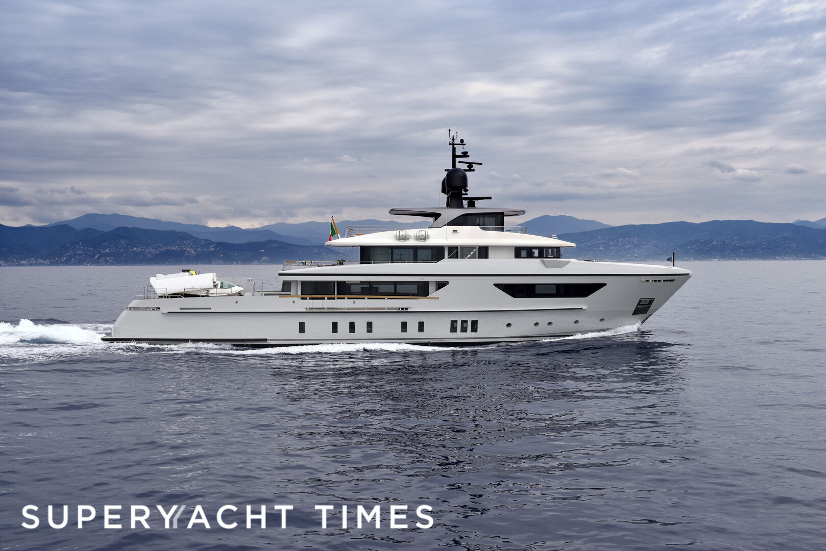 43m Sanlorenzo motor yacht X sold