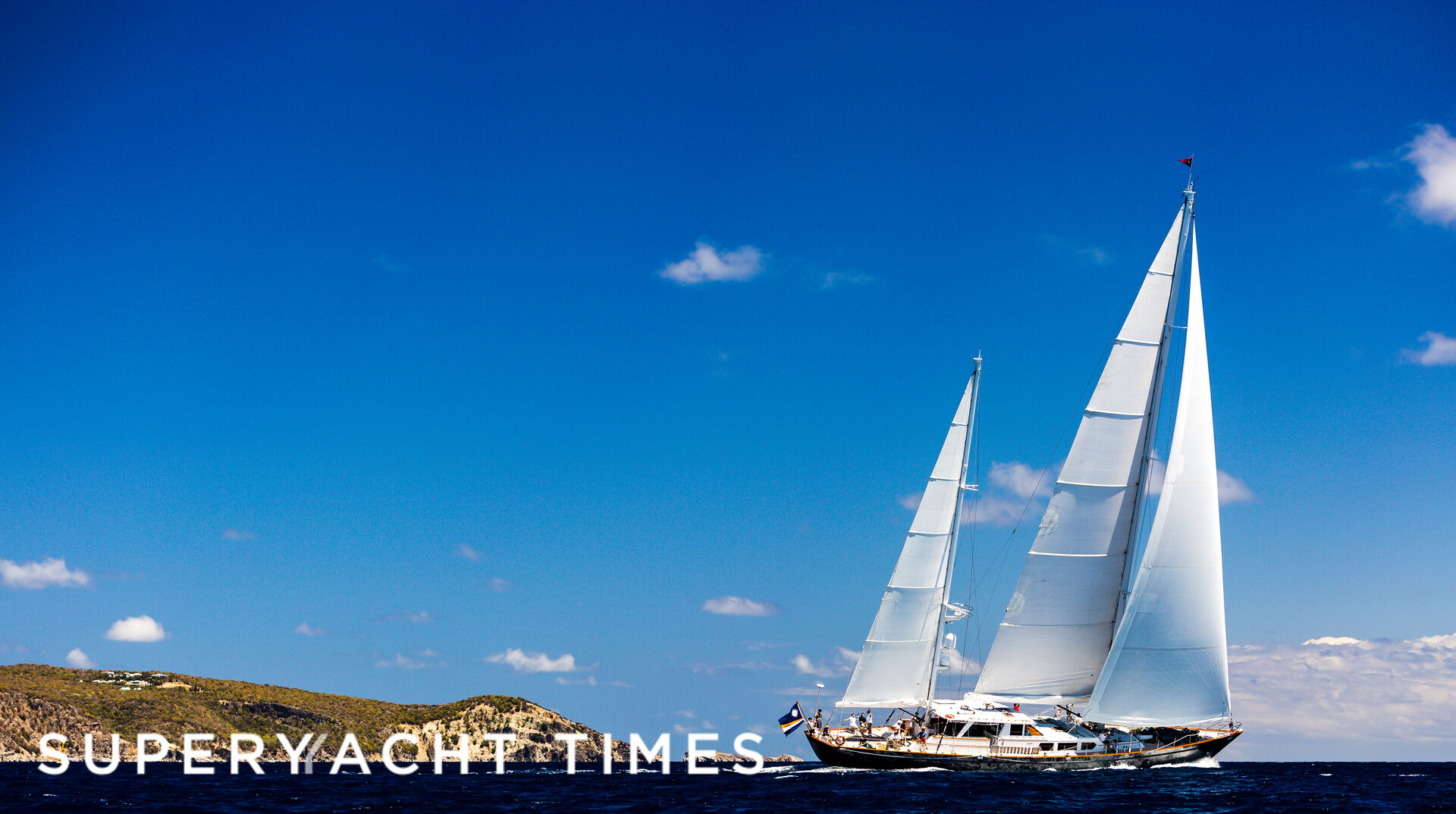 Axia yacht sailing