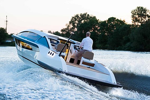 Semi Custom Limousine 9m Aft thumbnail