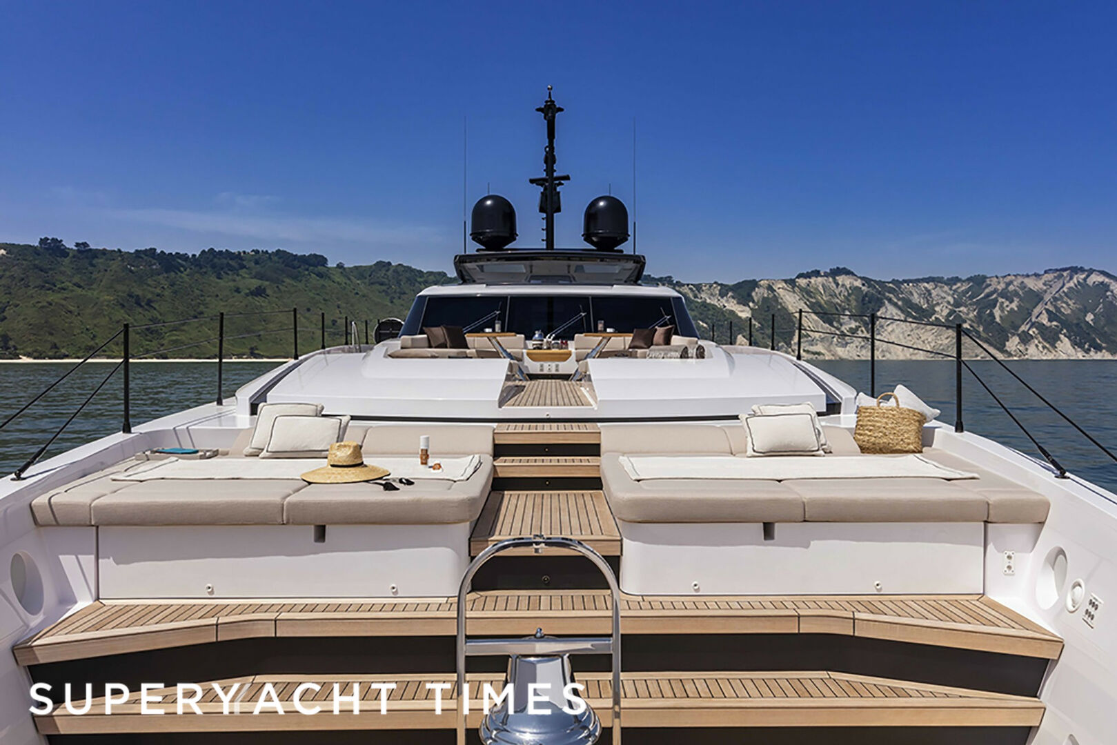 Jag'B yacht deck 
