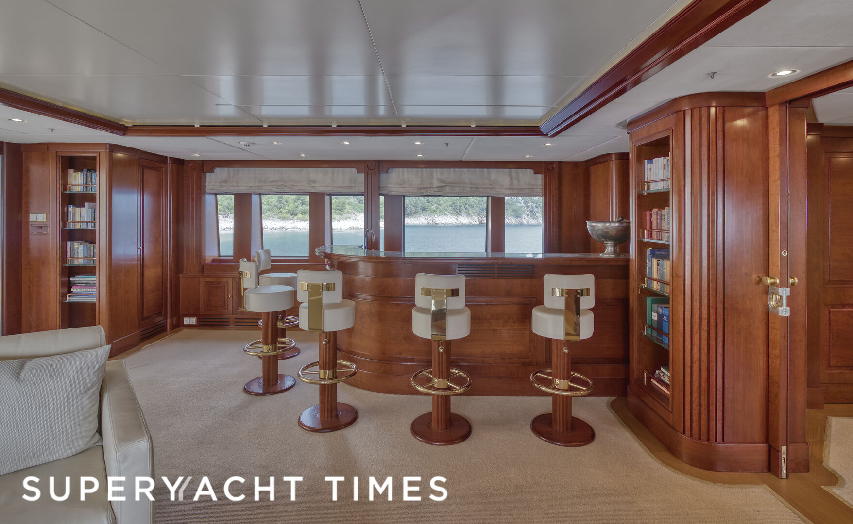 Follow Me V yacht bar