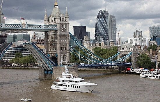 The Feadship Harle going through Tower Bridge in London