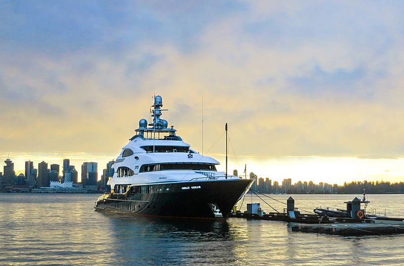 洋書 THE WORLD'S MOST EXTRAORDINARY YACHTS The Top Ten Largest Yachts in The World: Who Made and