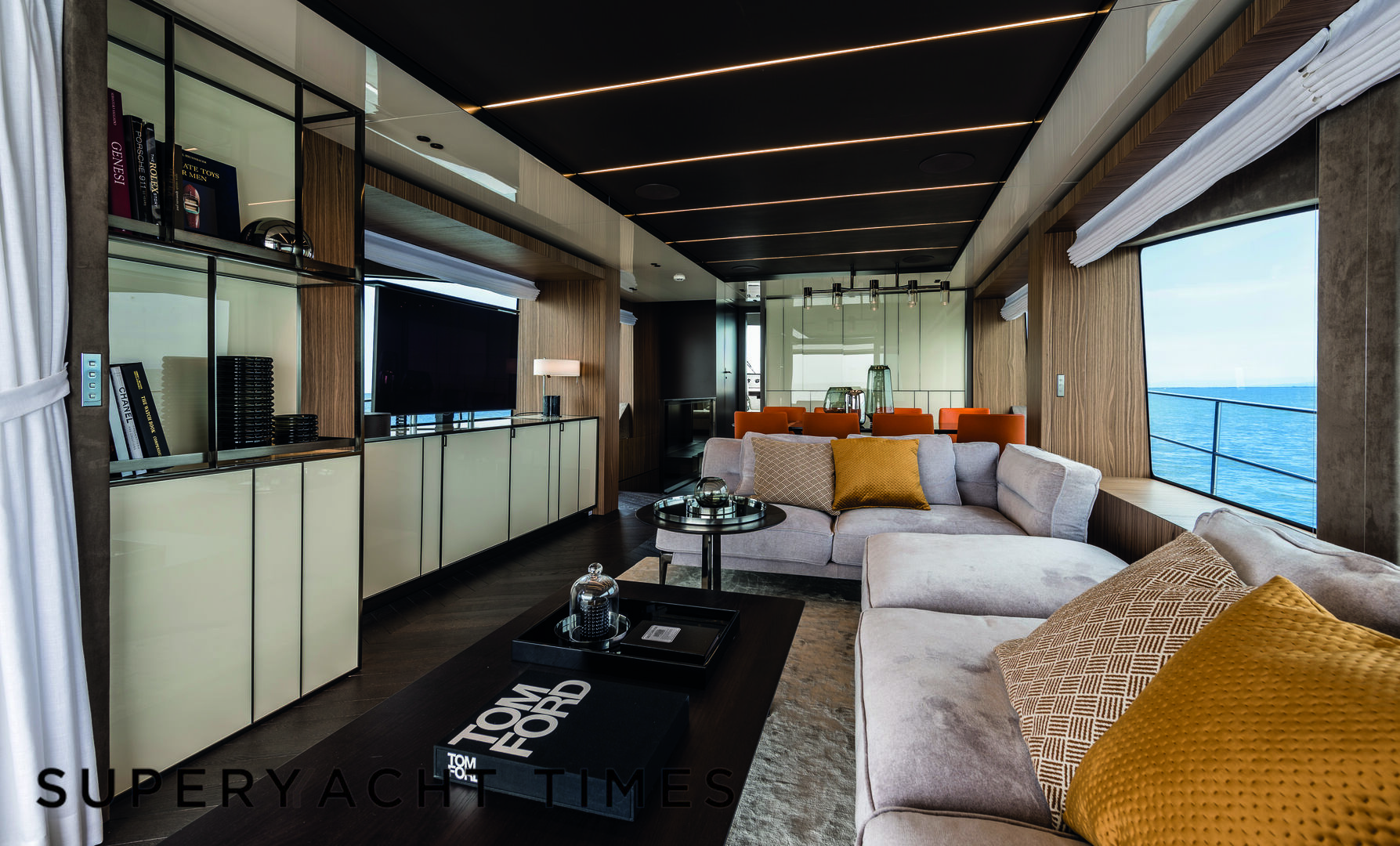 Cranchi Settantotto 78 yacht interior