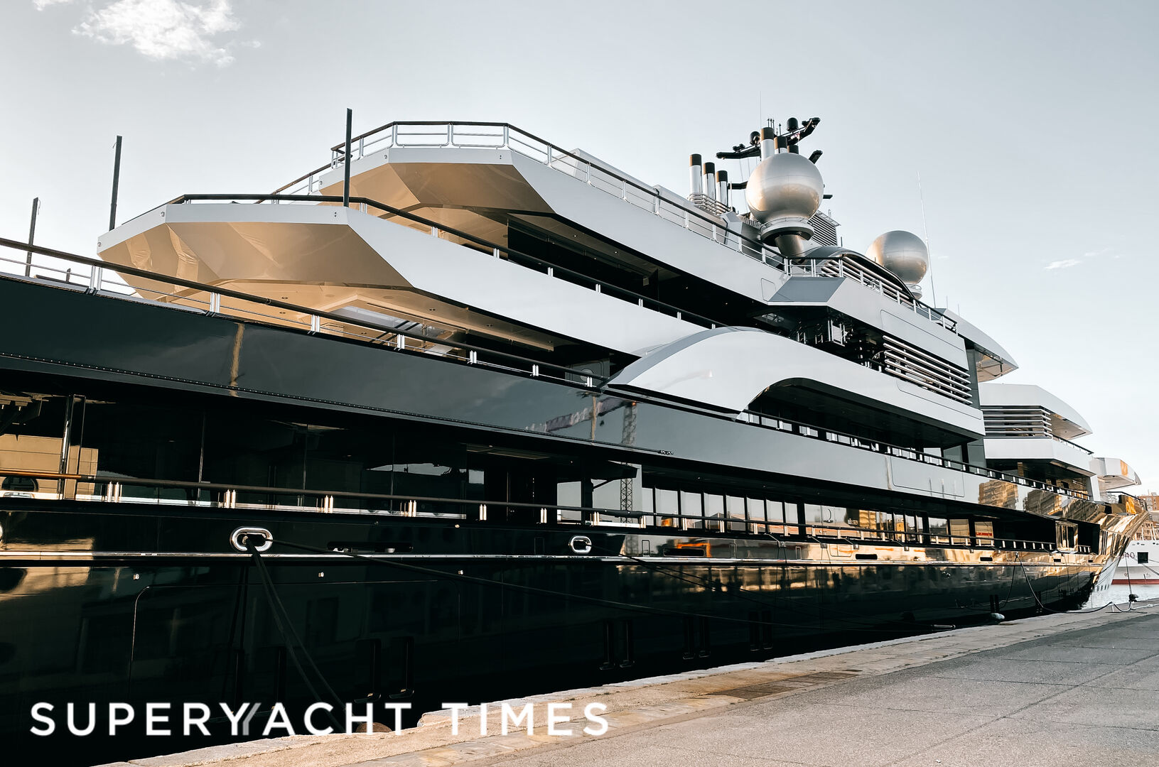 The elusive 135m Lürssen Crescent in Cagliari, image size:1631x1080