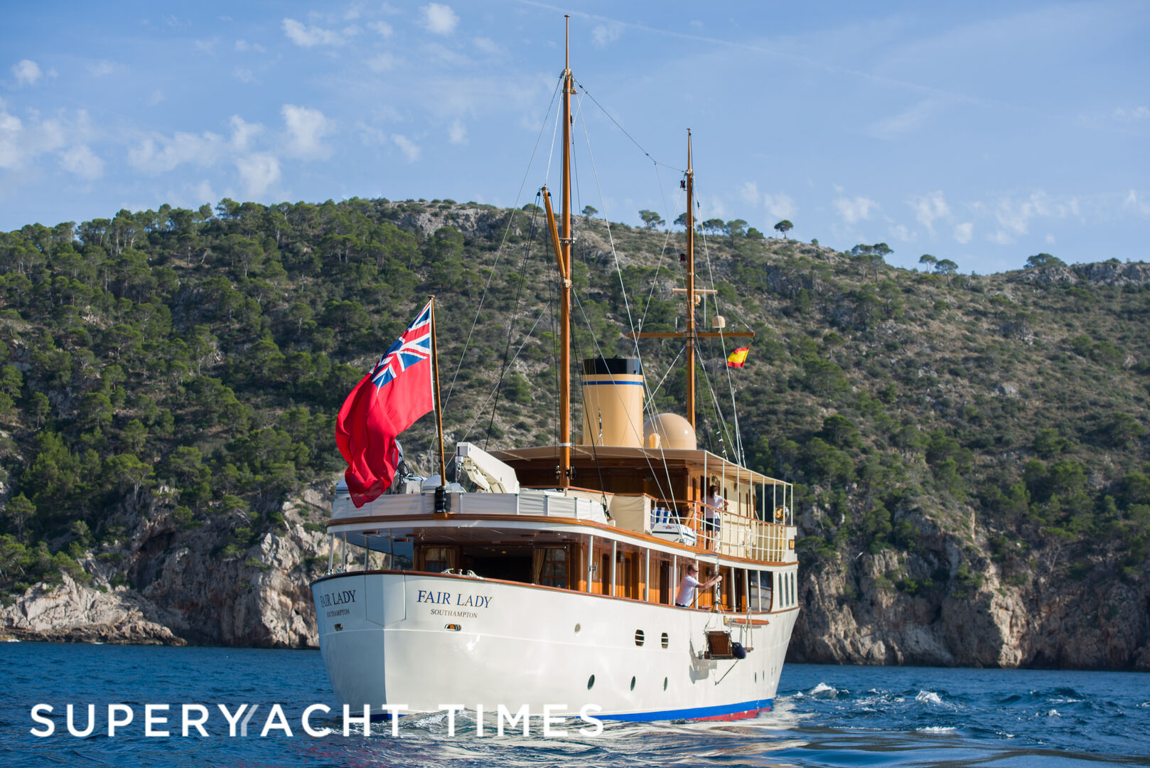 Fair lady yacht cruising 