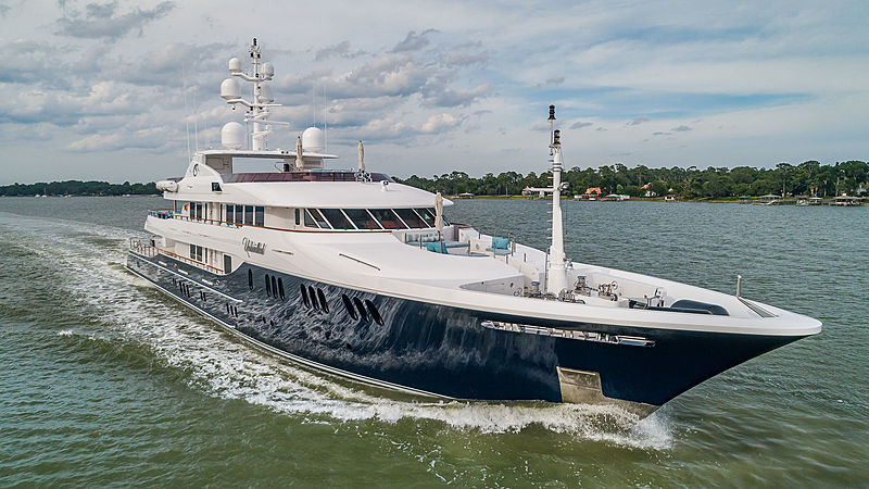 Unbridled yacht cruising