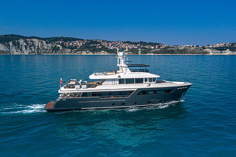 31m CdM motor yacht Cape Cod II for sale