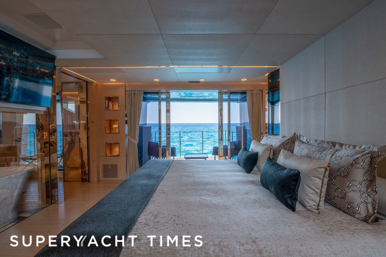 Lel yacht owner's cabin