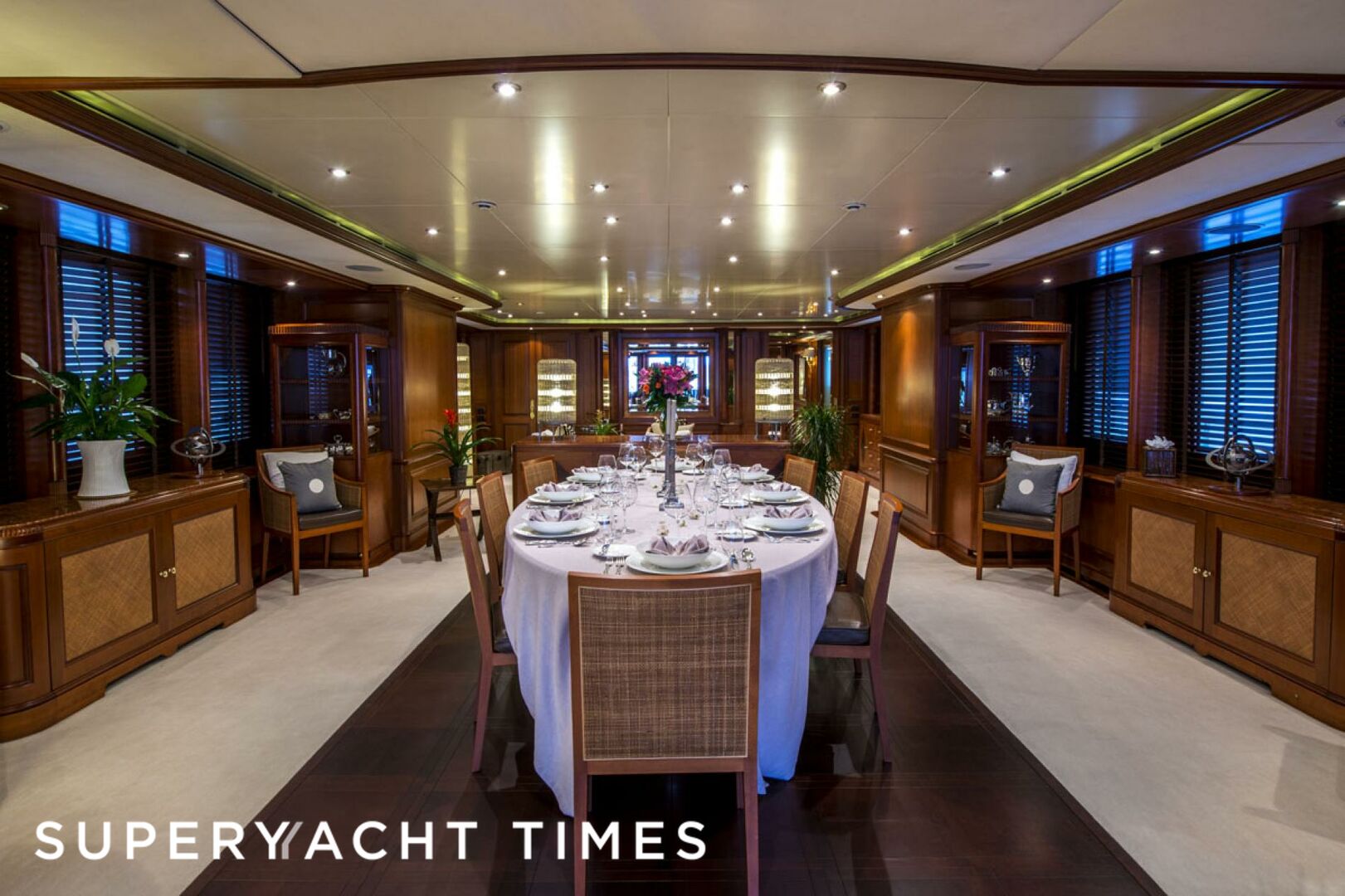 Jo yacht interior