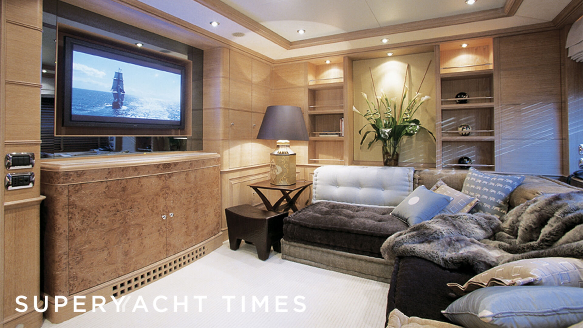 Jo yacht interior