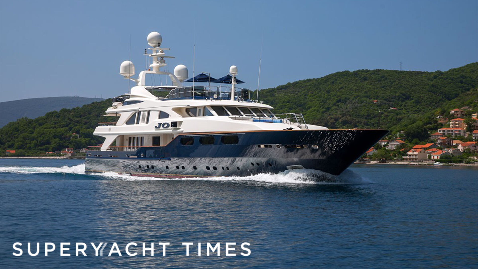 Jo yacht running 
