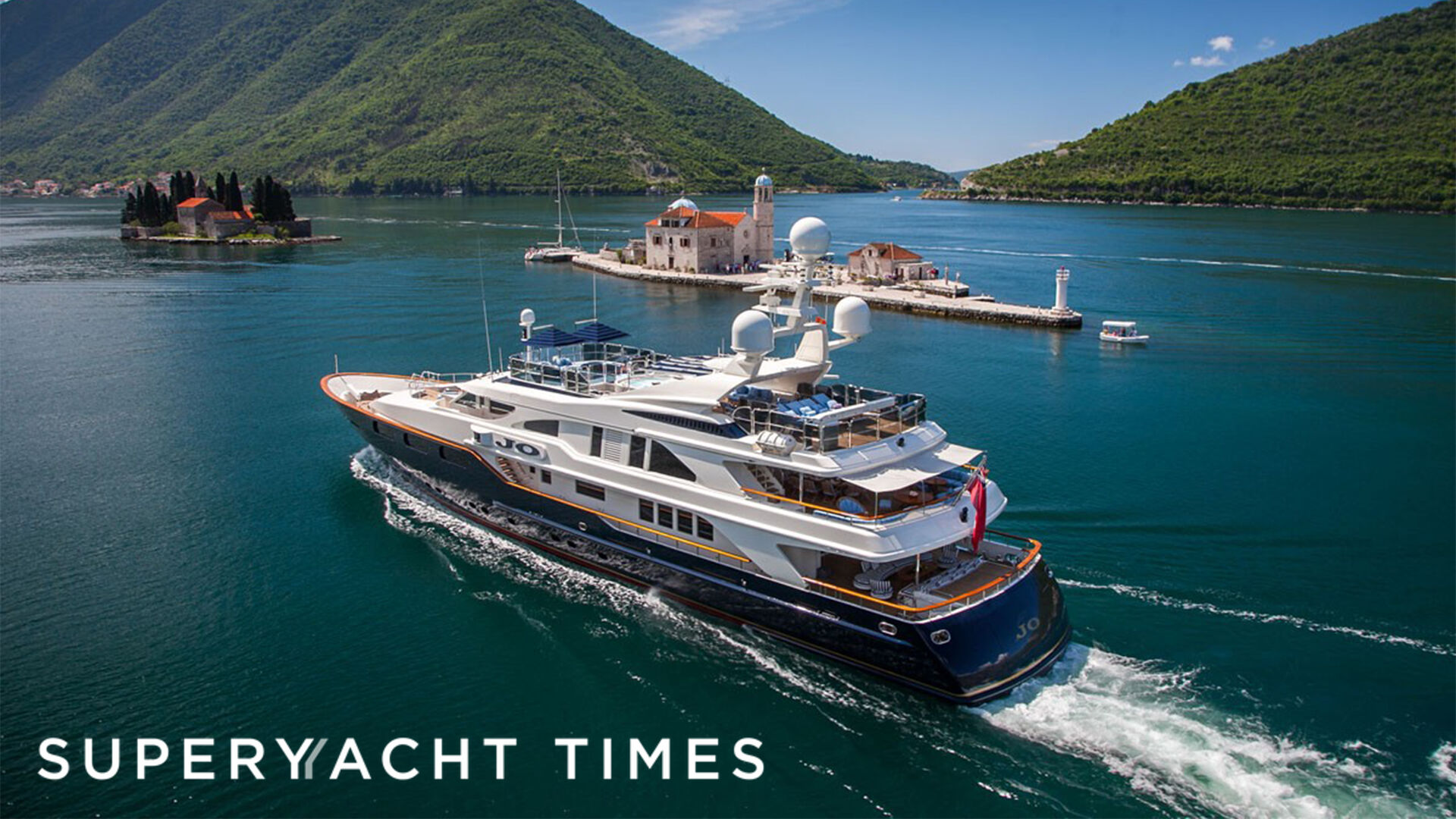 Jo yacht running 