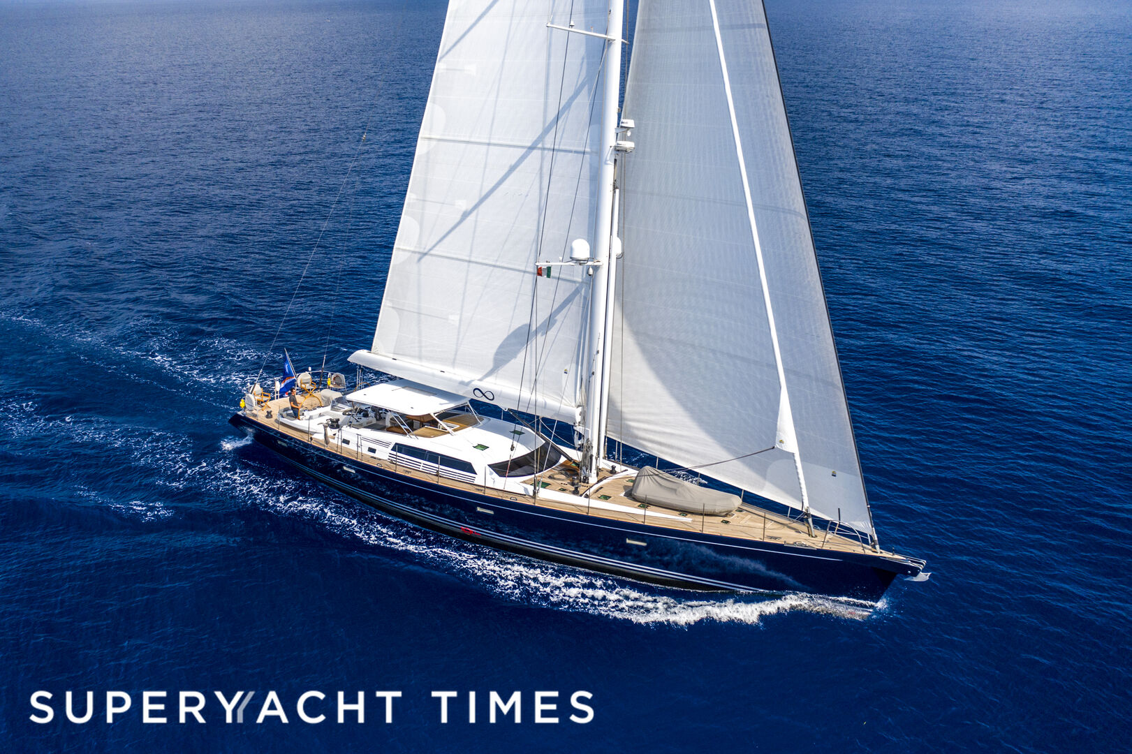 Lady 8 yacht cruising