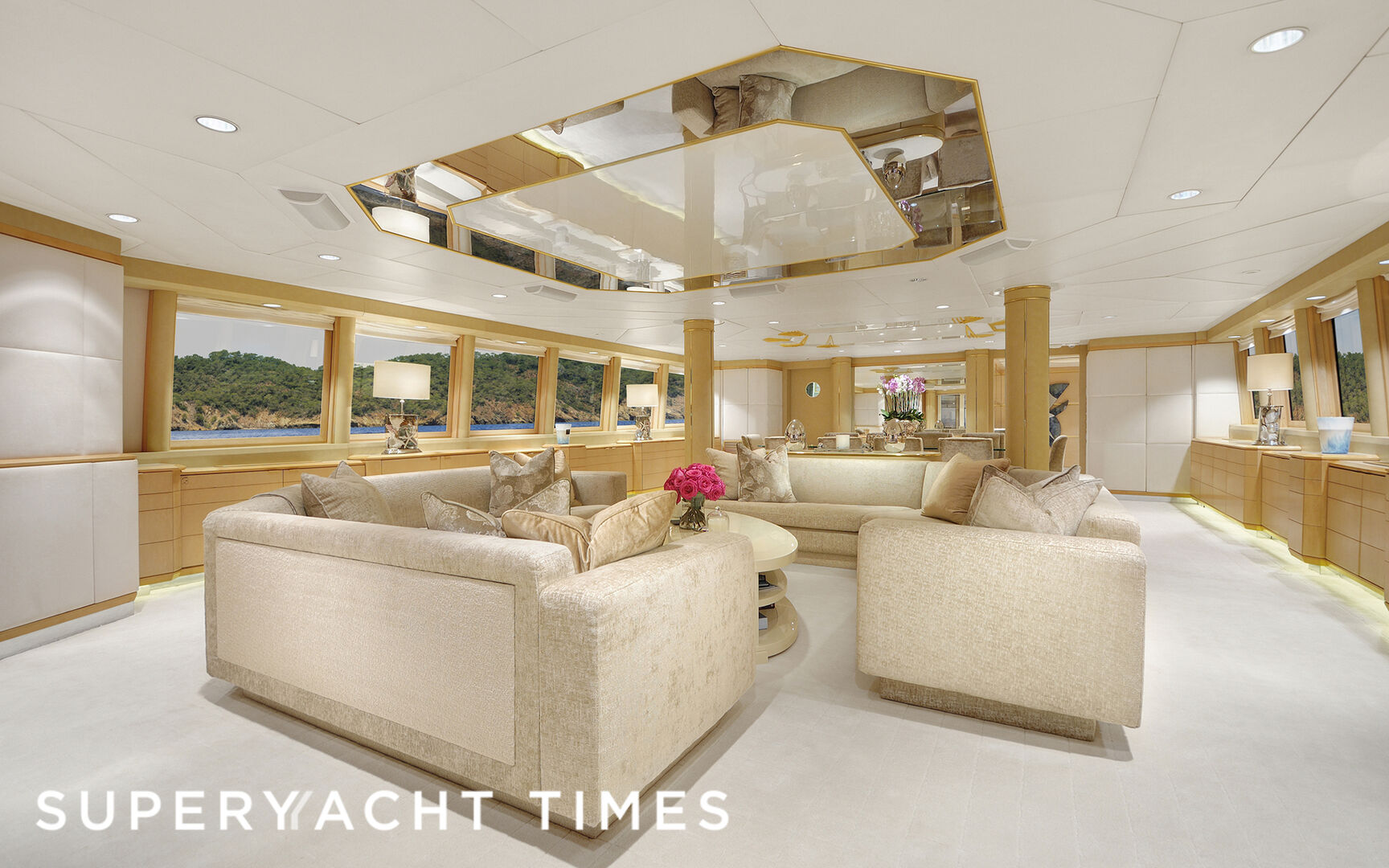 Azzurra II yacht saloon