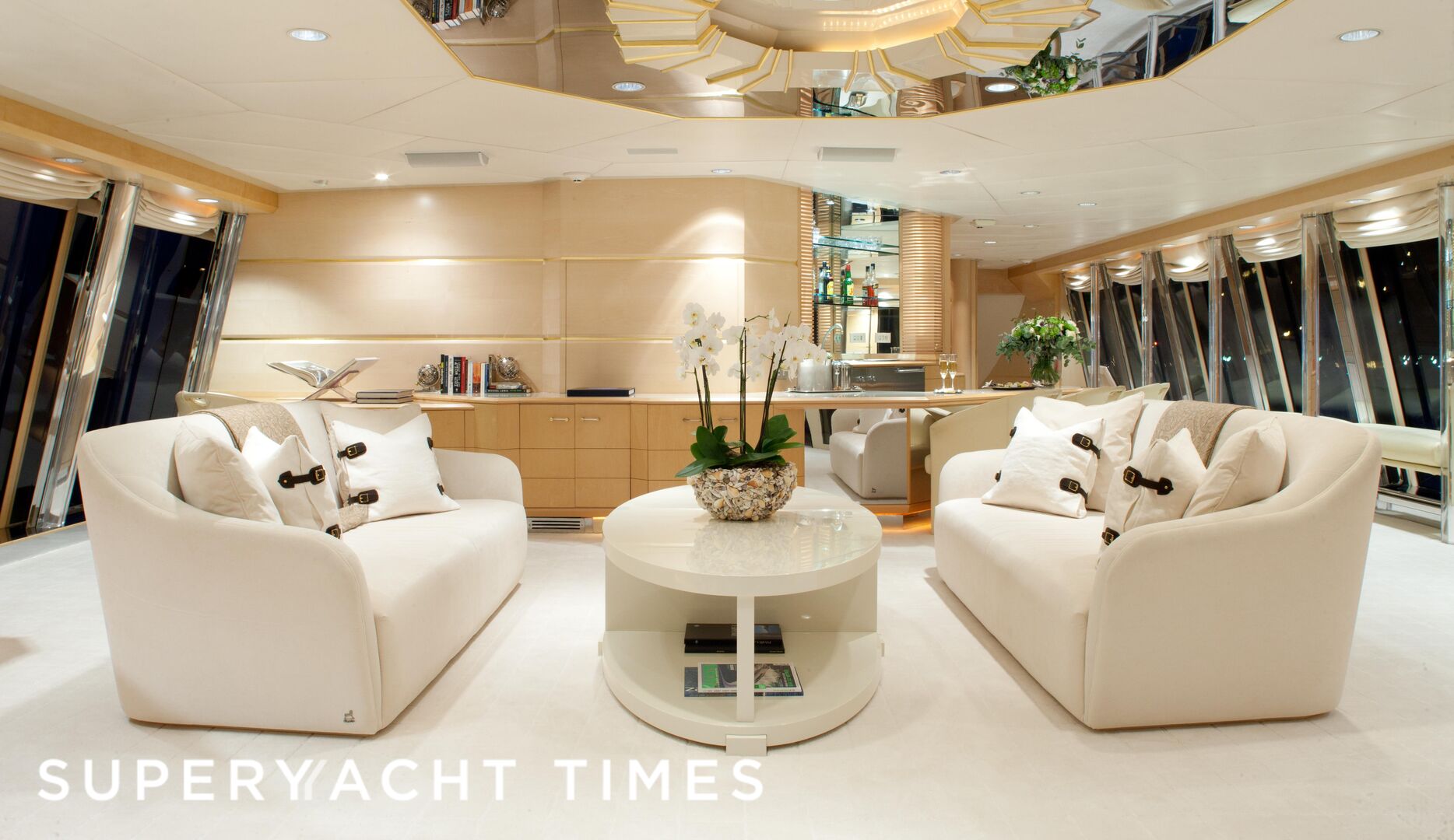 Azzurra II yacht saloon