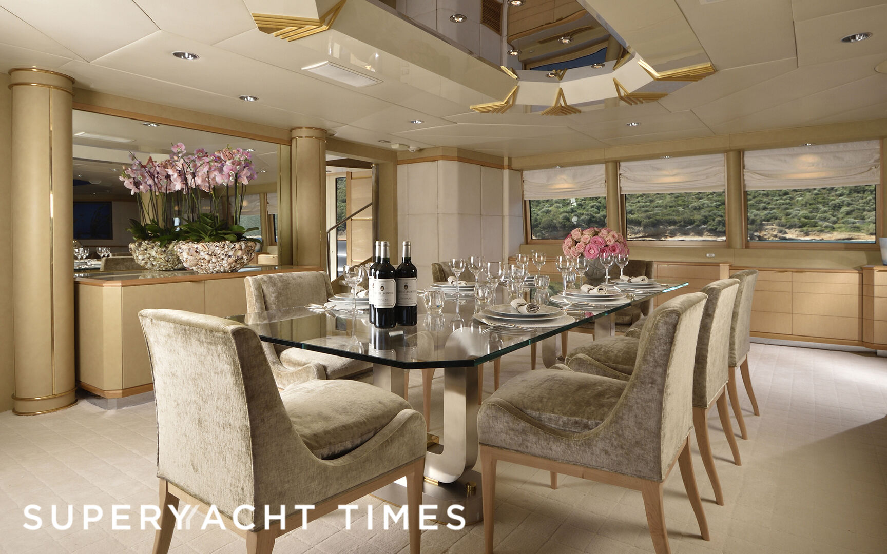 Azzurra II yacht dining