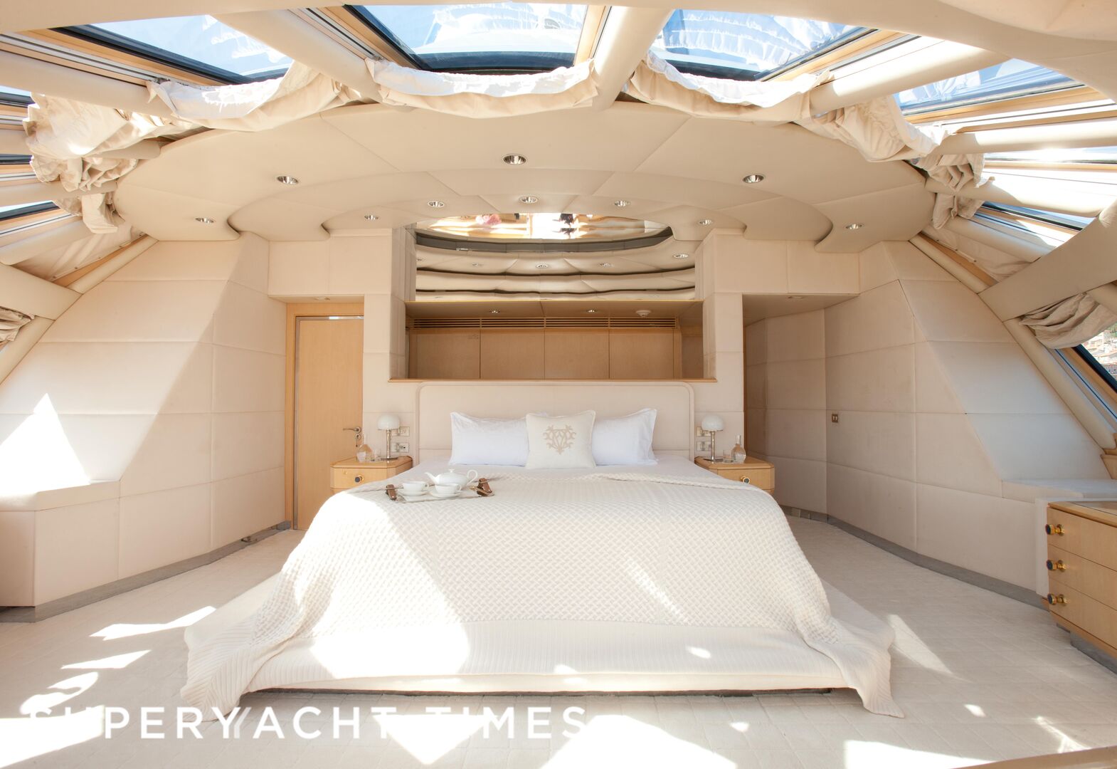 Azzurra II yacht stateroom