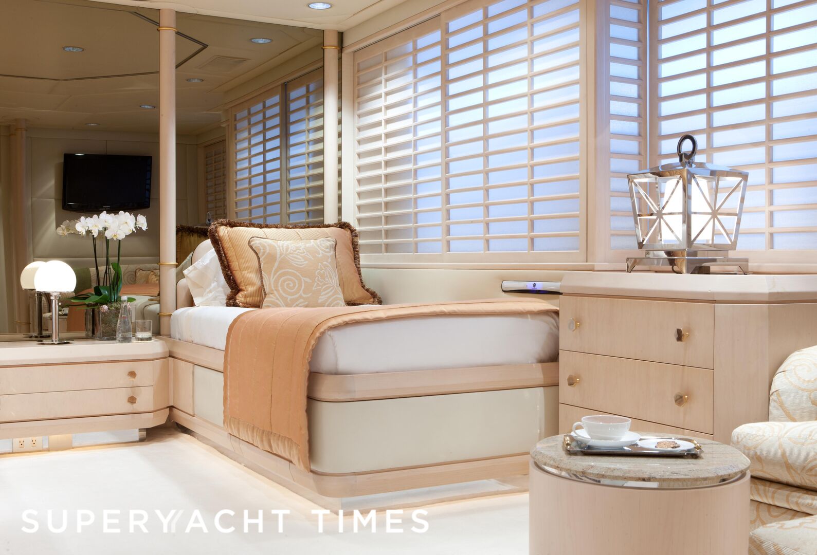 Azzurra II yacht stateroom
