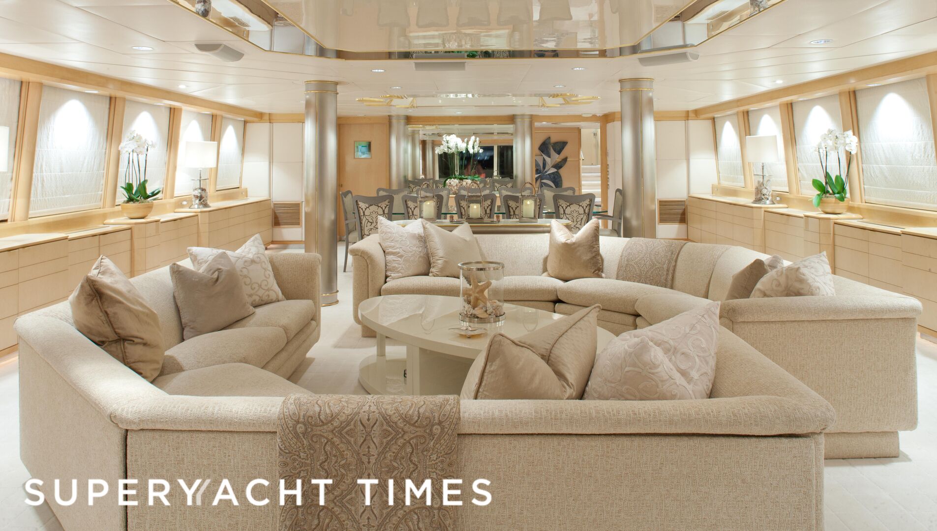 Azzurra II yacht saloon