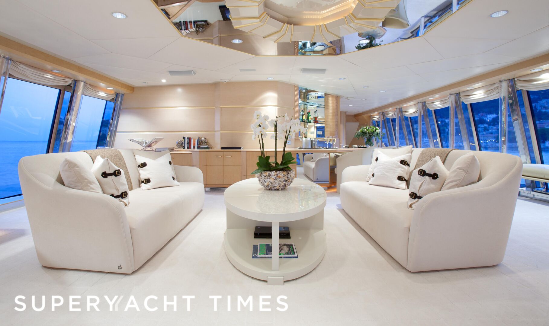 Azzurra II yacht saloon