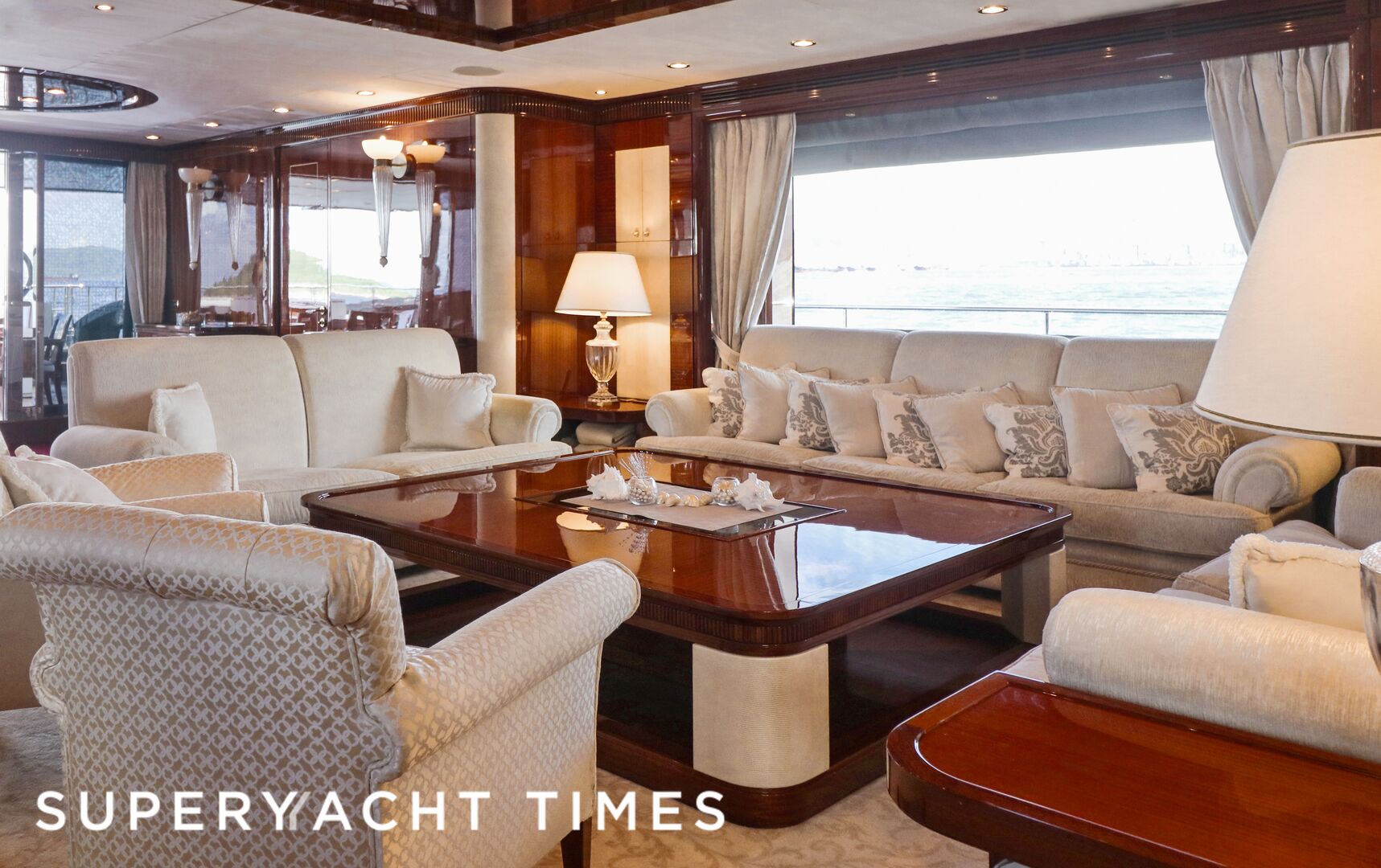 Forwin yacht saloon