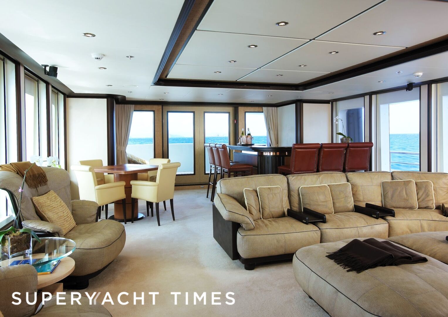 Harle yacht saloon