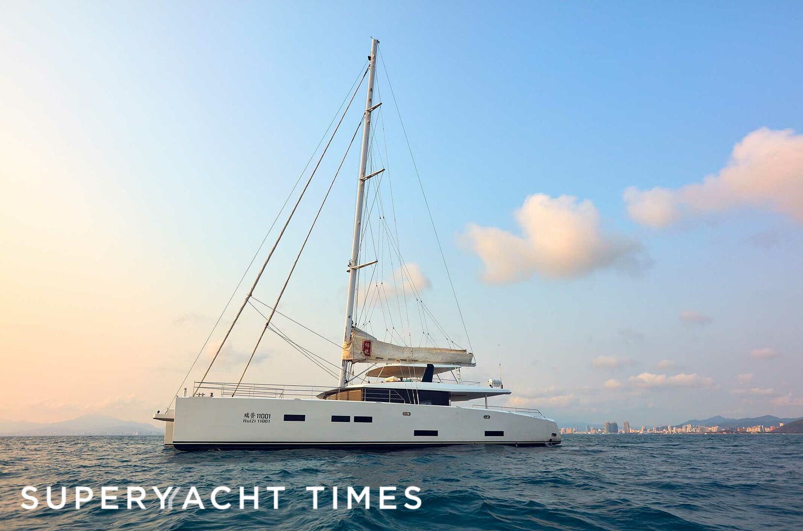 RuiZi 11001 sailing