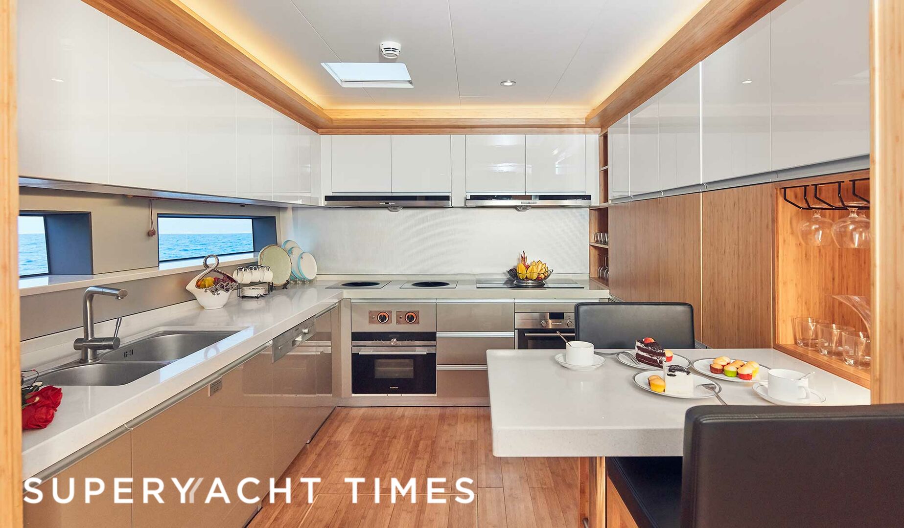 RuiZi 11001 galley