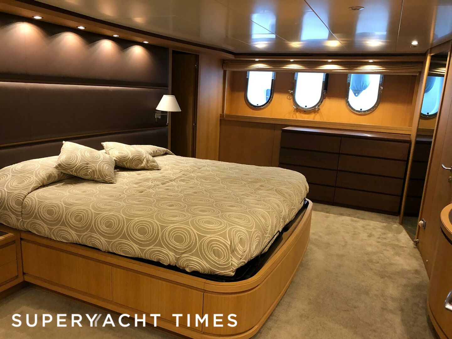 Fifth Avenue yacht stateroom