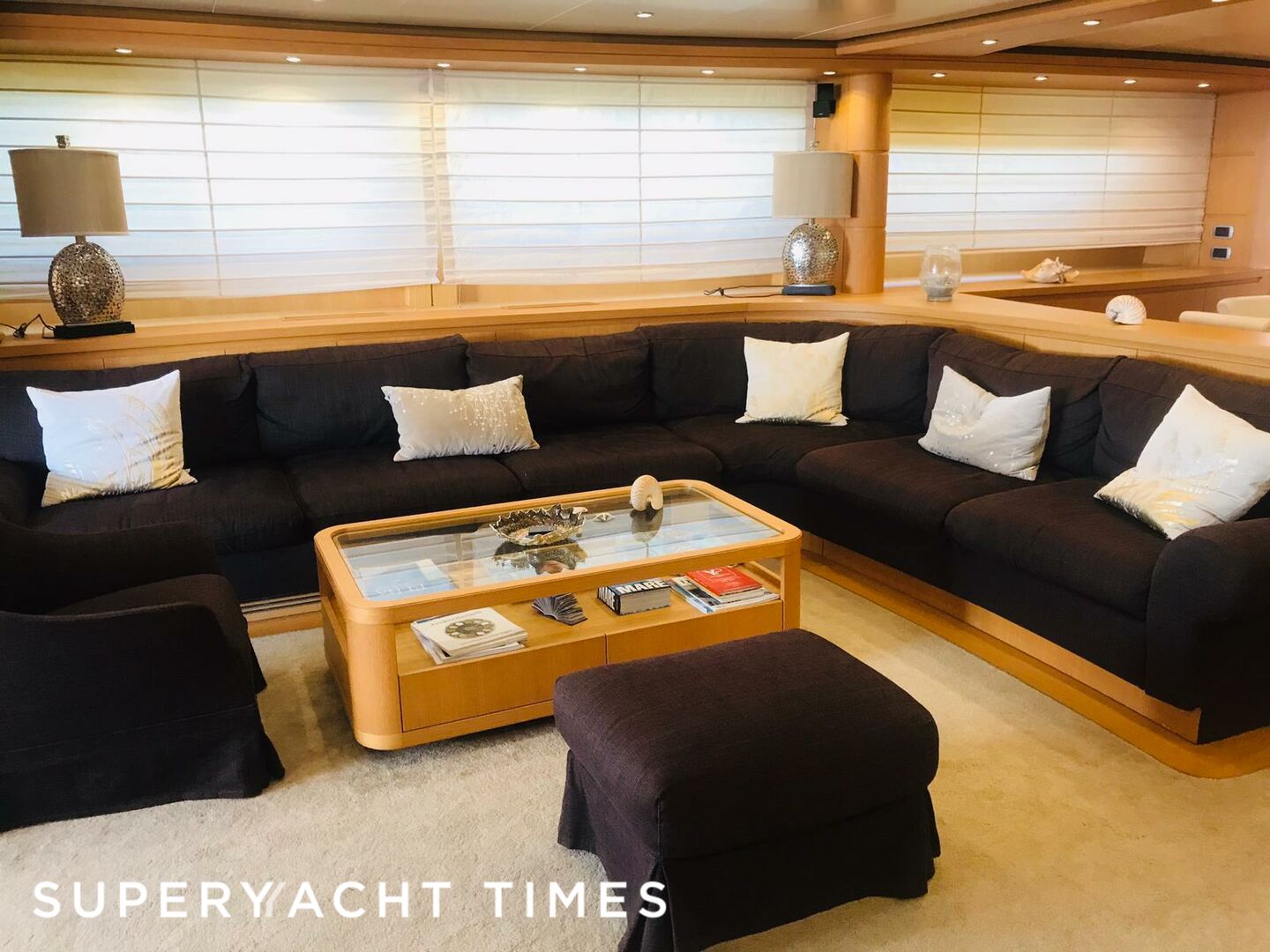 Fifth Avenue yacht saloon