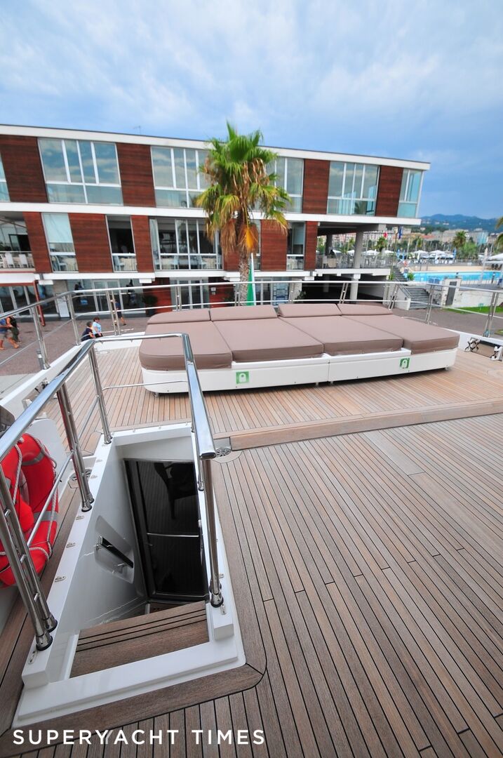 Fifth Avenue yacht deck