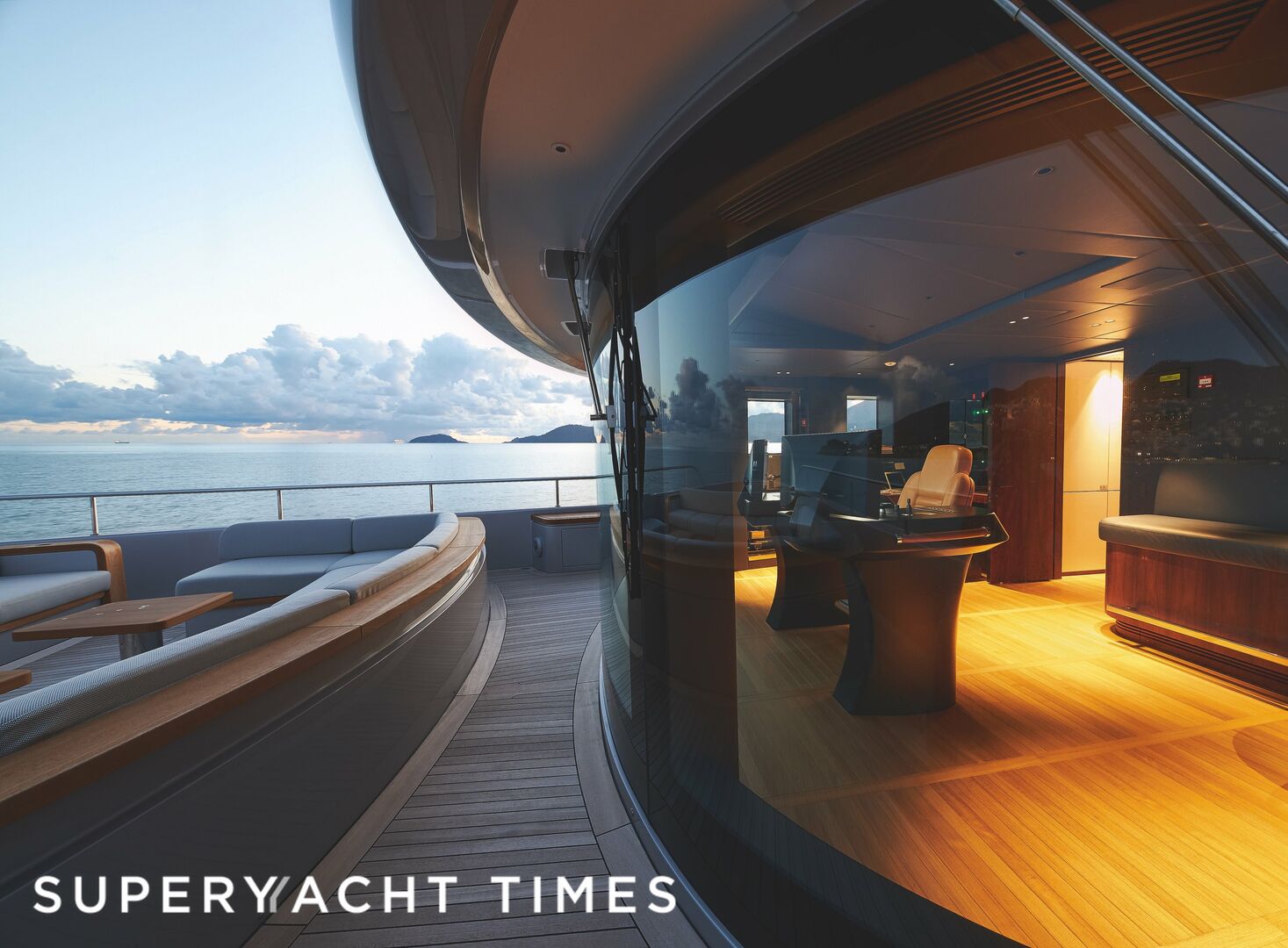 Rebeca yacht deck