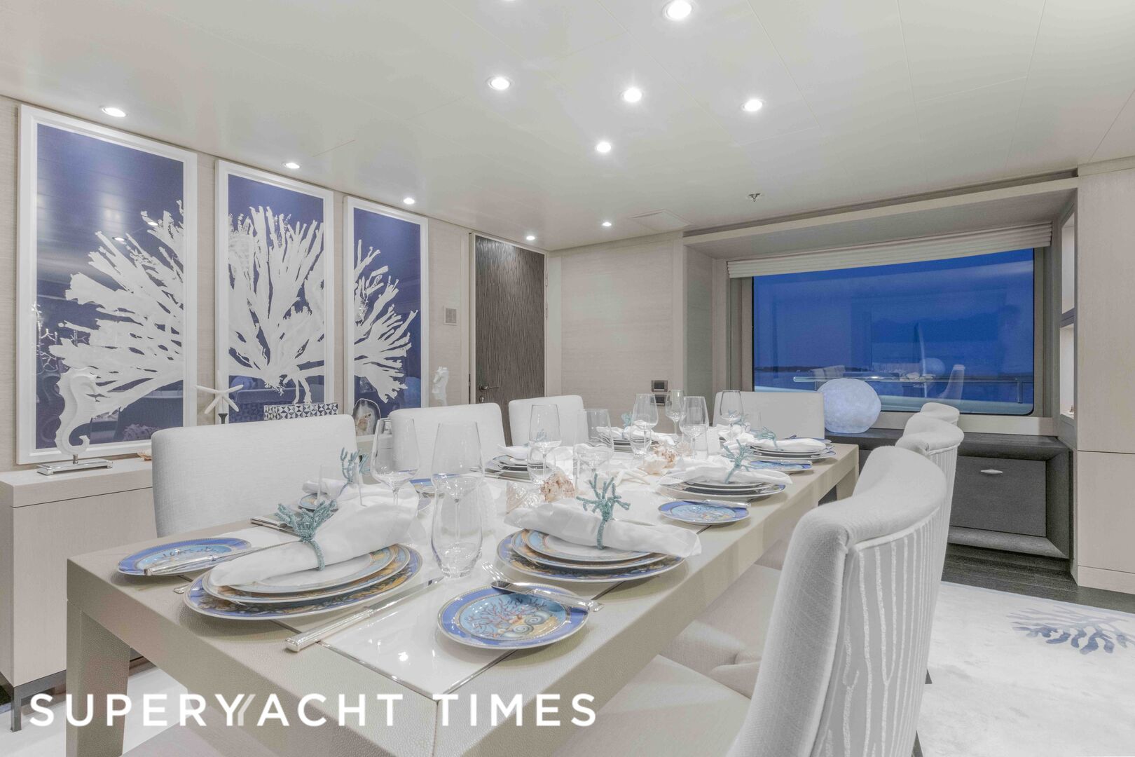 Spirit yacht dining
