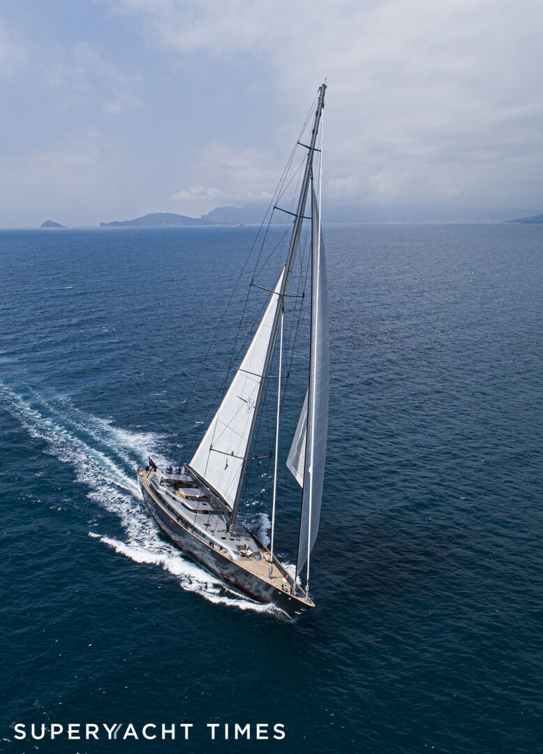 M5 yacht sailing