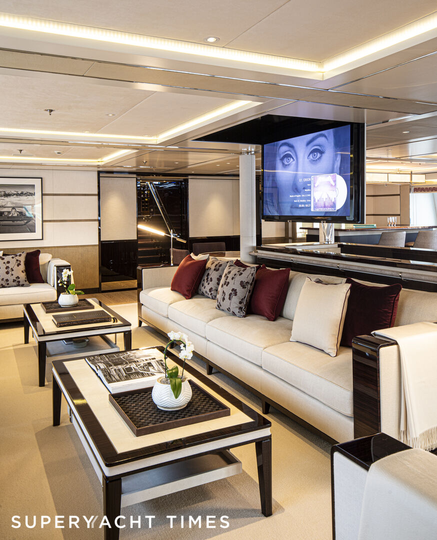 M5 yacht saloon