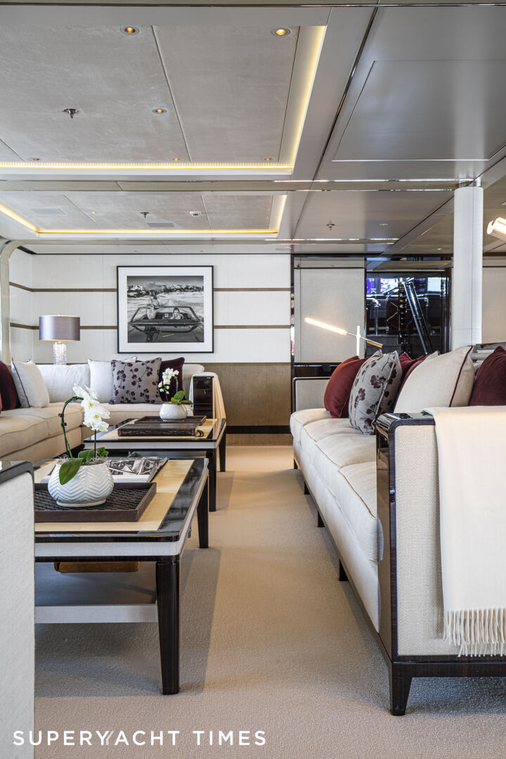 M5 yacht saloon