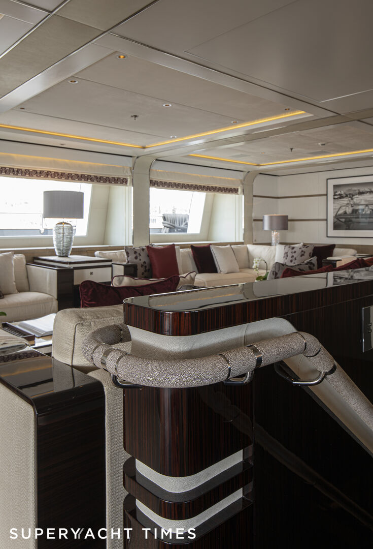 M5 yacht saloon