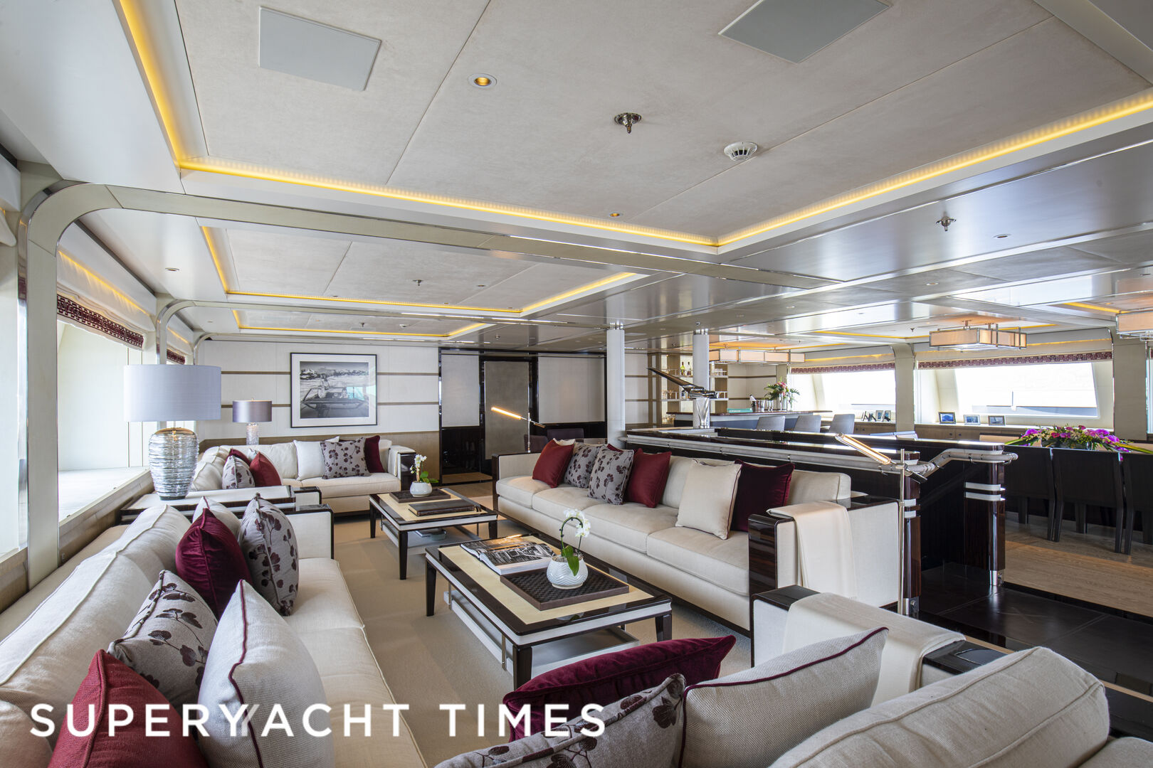 M5 yacht saloon