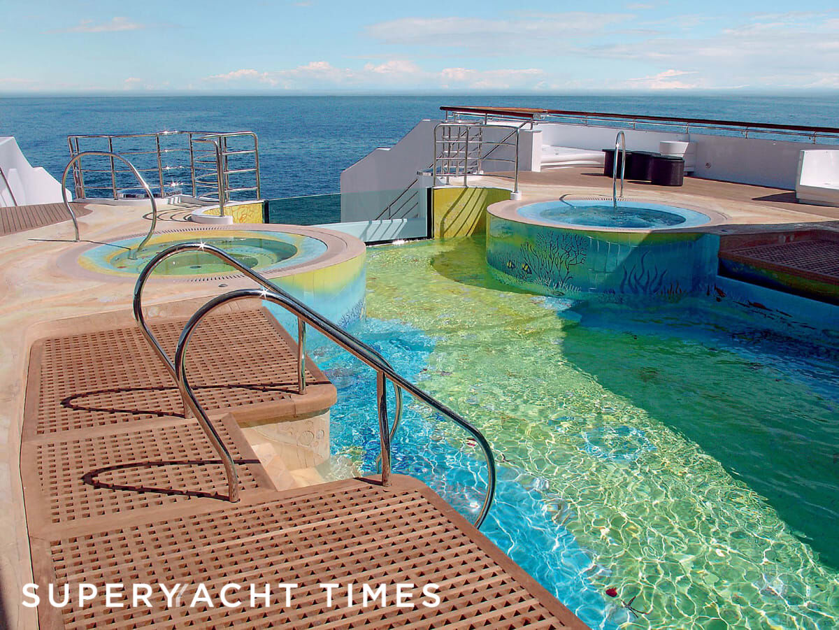 Dubai yacht pool